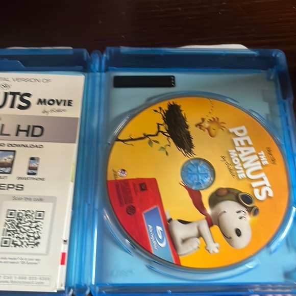 The Peanuts Movie Blue-Ray and DVD - Picture 3 of 3